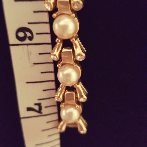 Vintage 7 1/4 faux pearl gold tone bracelet. - Picture 2 of 4